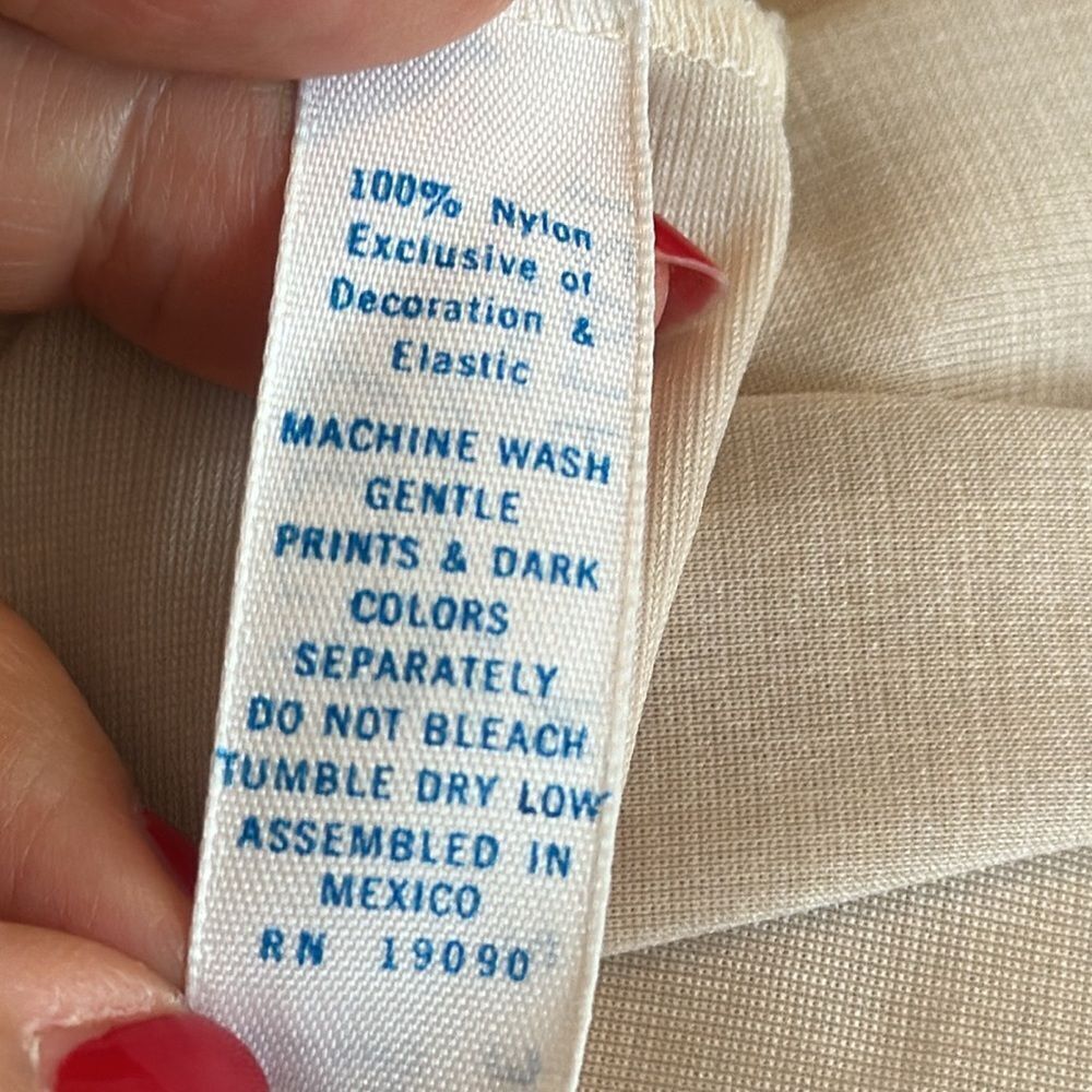 Vintage Olga‎ light tan half slip with lace hem / as is - Picture 6 of 6
